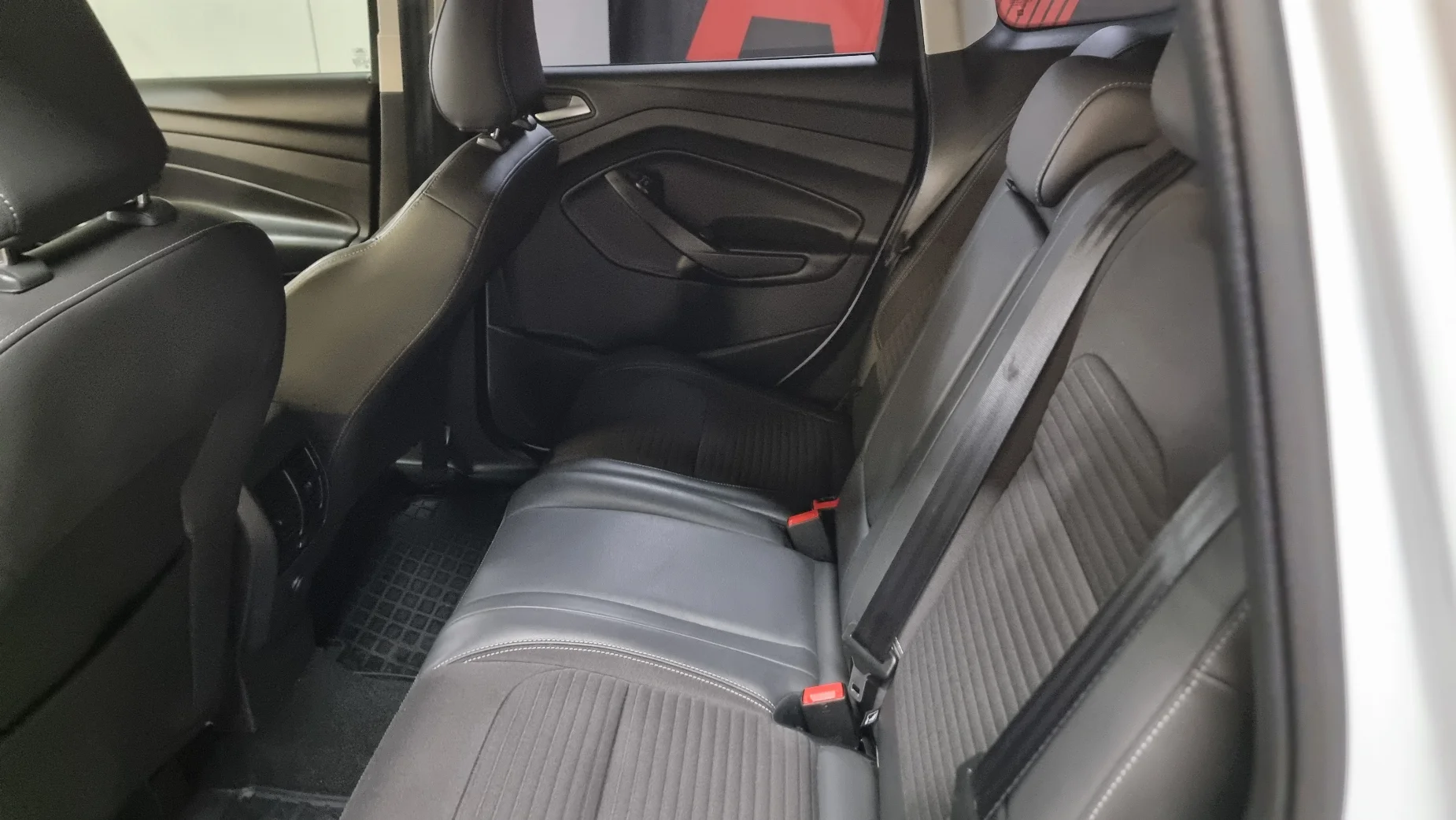 Ford Kuga photo